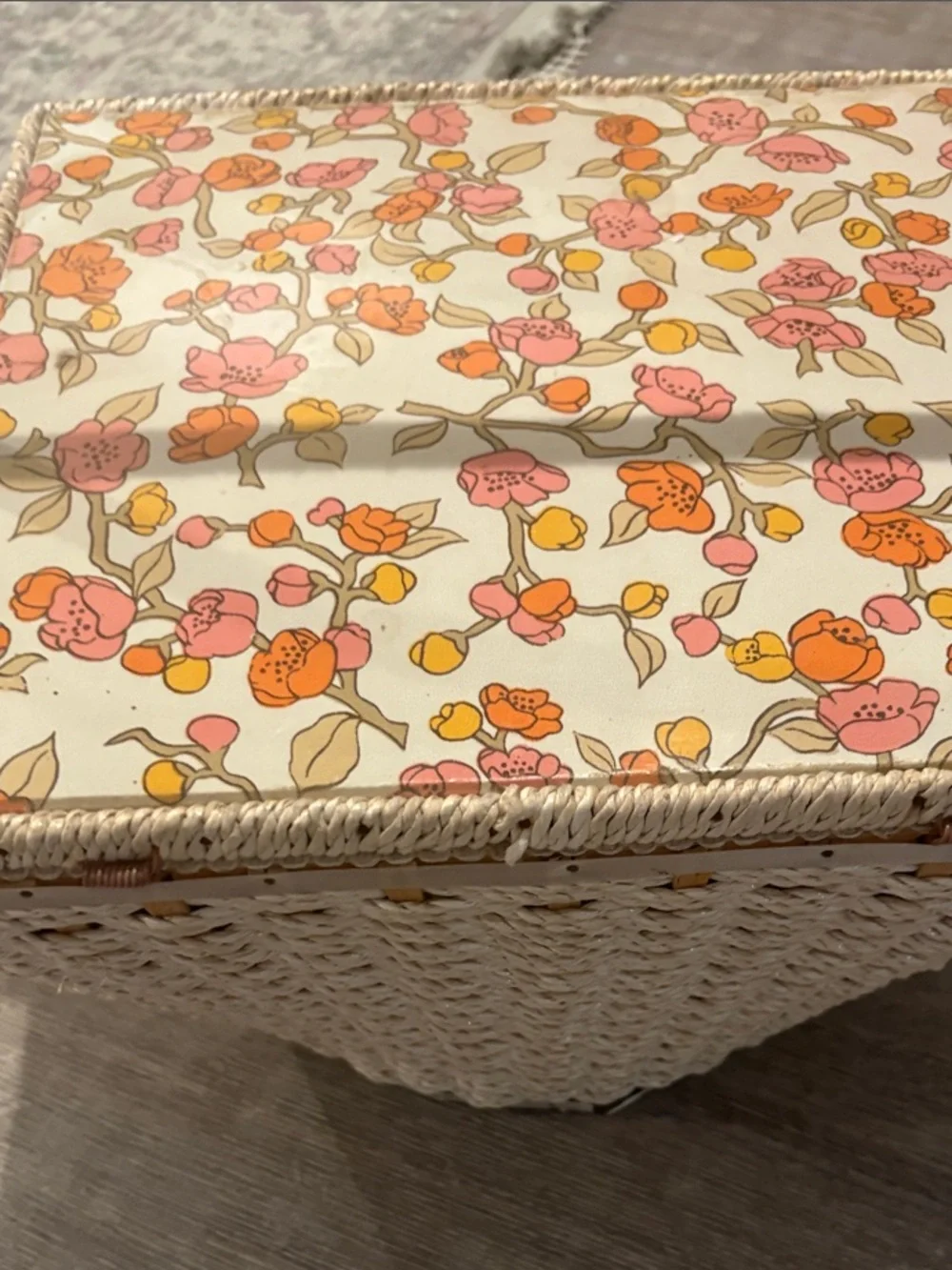 Dritz Vintage Cream Wicker Sewing Basket with Floral Lid